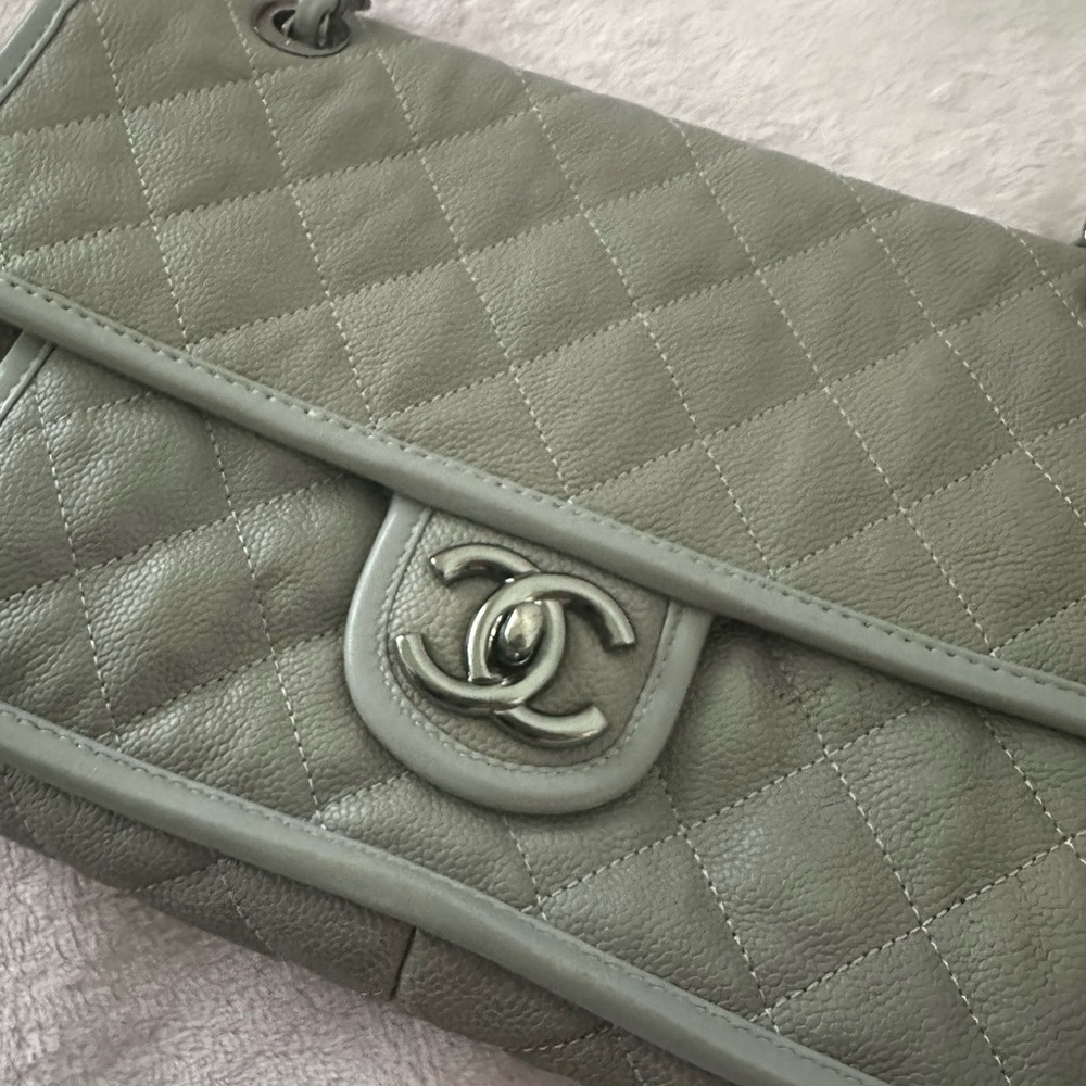 CHANEL Quilted Leather Shoulder Bag in Gray